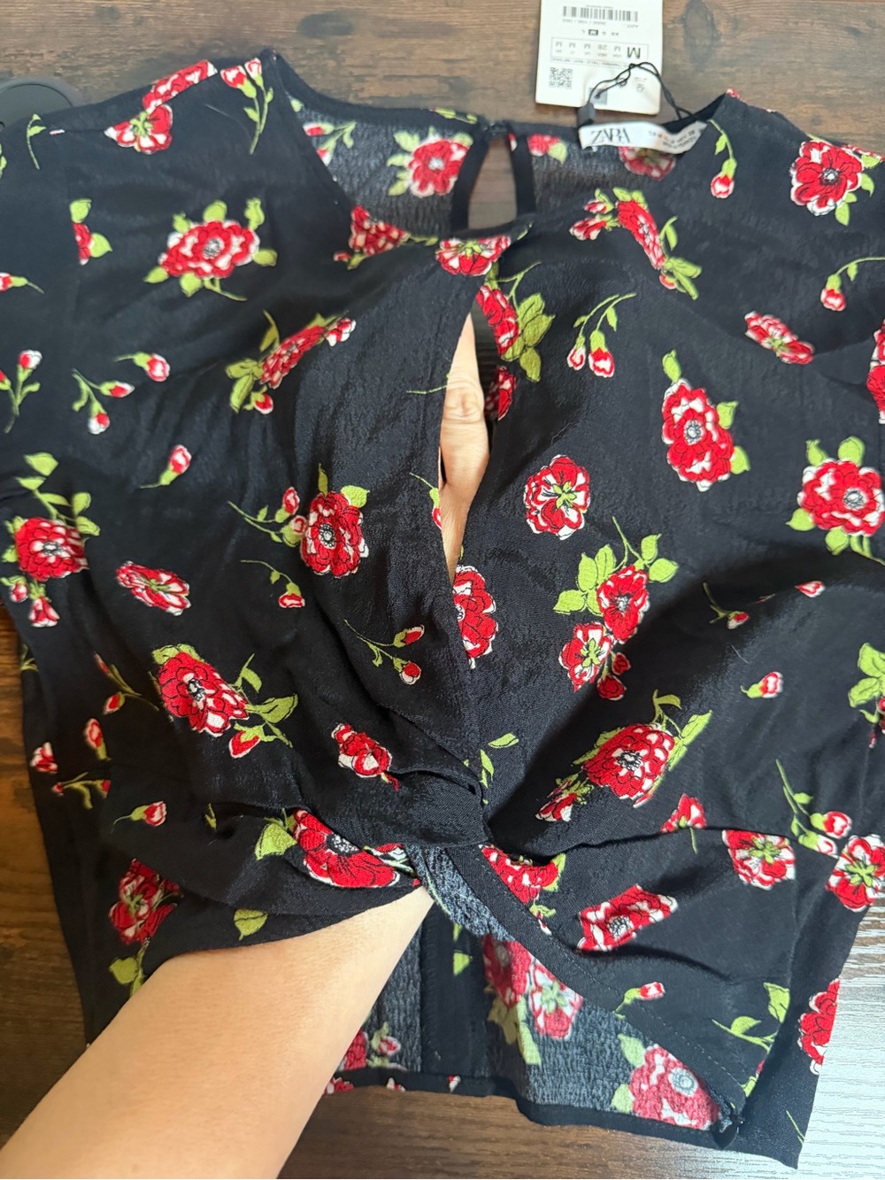 Zara Women’s Medium Black Red Floral Keyhole Twist Front Crop Top NWT Romantic - Picture 5 of 8